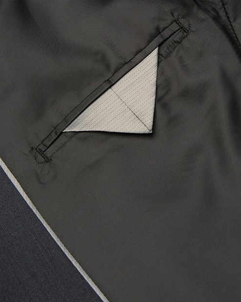 Классический темно-серый костюм Джейк